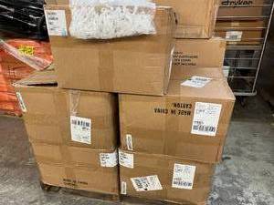 lot 49 image: MSRP $700  7 Cases (10,000 each per case) NEW TEMPBadge Y365769 Timebadge Expiring Plastic Card Clips - Clear