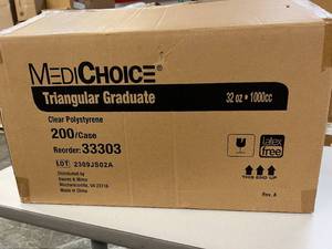lot 68 image: 1 Case (200 each) NEW MediChoice 33303 32 oz. 1000cc Latex-Free Polystyrene Triangular Graduate - Clear (open box) 