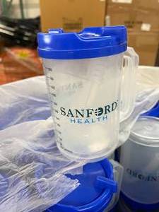 lot 76 image: 1 Case (50 each) NEW Sanford Health 006-2030 Graduated Measuring Plastic Mug Cup with Lid (open box) 
