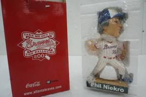 lot 7 image: 2003 Atlanta Braves  #35 Phil Niekro Bobblehead