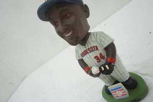 lot 14 image: Twins #34 Kirby Puckett Hall of Fame Bobblehead