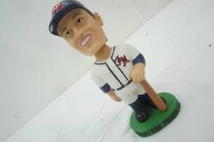 lot 15 image: 2001 Fargo Moorhead Twins #8 Rogers Maris Bobblehead