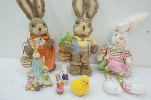 lot 20 image: Homes Decor Variety of Rabbits