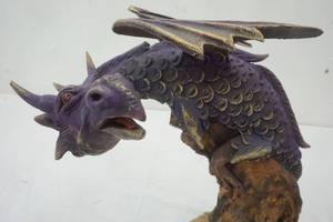 lot 21 image: Dragon Figure