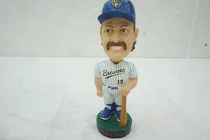 lot 48 image: Brewers #19 Yount Bobblehead