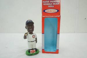 lot 51 image: Cubs #21 Sammy Sosa Bobblehead