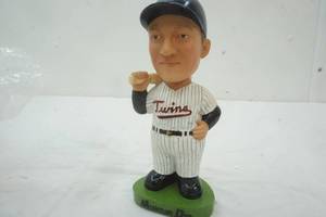 lot 52 image: Twins #3 Killebrew Bobblehead