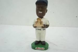 lot 53 image: Twins #48 Torii Hunter Bobblhead