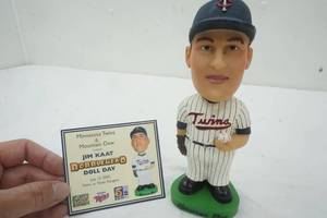 lot 58 image: Twins #36 Jim Kaat Bobblehead