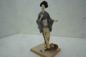 lot 69 image: Kyugetsu Doll  17 Tall