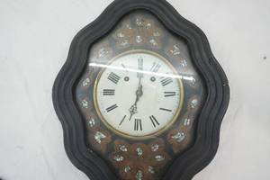 lot 74 image: Vintage Clock with inlaid abalone