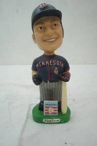 lot 86 image: Twins #4 Molitor Bobblehead
