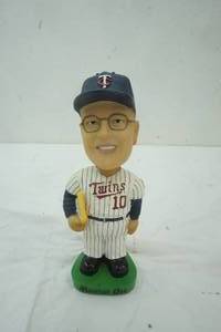 lot 94 image: Twins #10 Tom Kelly Bobblehead