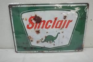 lot 128 image: 8 x 12 Tin Sinclair Sign
