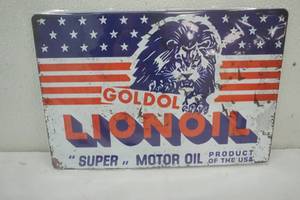lot 137 image: 8 x 12 Tin Lion OIl