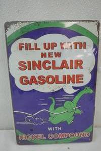 lot 139 image: 8 x 12 Tin Sinclair Gasoline
