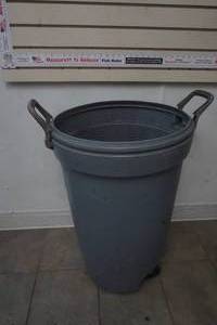 lot 178 image: Rubbermaid Trash can on wheels