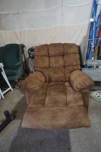 lot 185 image: Brown Pillow Top Lazy Boy Recliner Rocking Chair