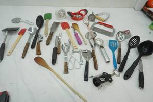 lot 218 image: Variety of Kitchenware