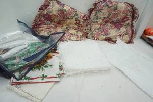 lot 230 image: Variety of Linens, chair cushions, curtains, table linens