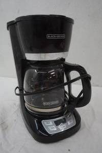 lot 233 image: Black & Decker Coffee Pot