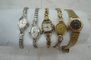 lot 245 image: Vintage Ladies Watches, (need batteries)