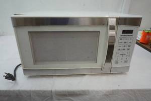 lot 247 image: Hamilton Beach Countertop White Microwave