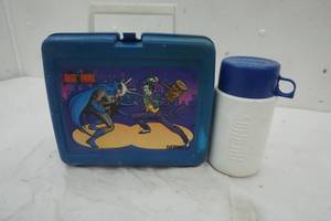 lot 271 image: Vintage Batman Lunch Box & Thermos