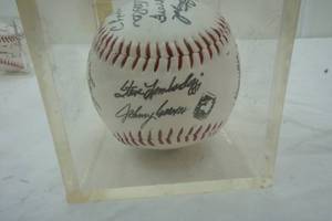 lot 296 image: Mn Twins Faxcimile autographed team ball 1987