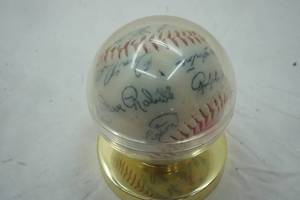 lot 300 image: Detroit Tigers Facsimile autographed team ball