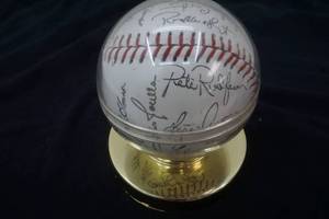 lot 303 image: Mn Twins Facsimile autographed team ball 1982 or 1983