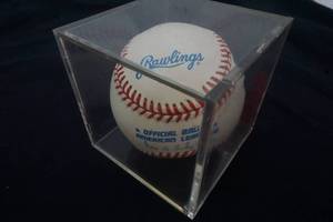 lot 305 image: Derek Jeter Hall of Fame autographed ball