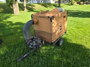 lot 6 image: DR Leaf Vacuum Cart