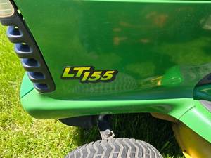 lot 12 image: John Deere Lawn Tractor LT155