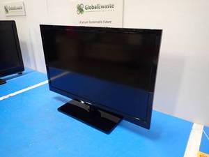 lot 6 image: oCosmo CE3200V-WX2206P71 TV  32 screen  Includes power cable 