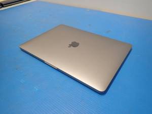 lot 44 image: Apple&nbspMacBookPro13,1 &nbspINTEL CORE I5-6360U 2 Ghz  8GB LPDDR3 SDRAM  251GB SSD  13.3 screen with 2560 x 1600 Resolution  Includes IOS and Charger &nbspmissing command key, keymarks on screen , fairly heavy wear