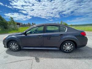 2010 Subaru Legacy 2.5I - 2 OWNERS - AWD - MANUAL