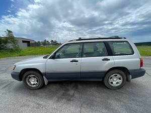 2000 Subaru Forester L - MANUAL