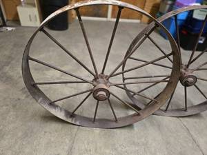 lot 6 image: Pair of medium vintage 39 12 metal wagon wheels