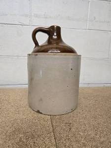 lot 20 image: Crock Jug - no visible cracks