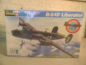 lot 2 image: NEW SEALED IN BOX - REVELL MODEL KIT 172 SCALE B-24D Liberator #4349 - GREAT PIECE - SEE PICTURES