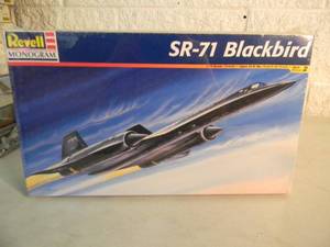 lot 3 image: NEW SEALED IN BOX - REVELL MODEL KIT 172 SCALE sr-71 Blackbird #85-5810 - GREAT PIECE - SEE PICTURES