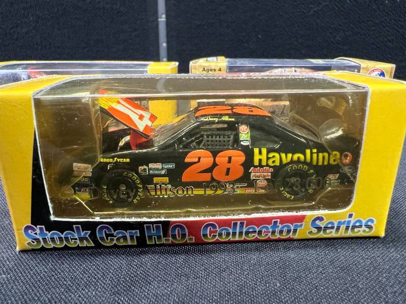 lot 1109 image: 3 164th Collecter Cars In The Box