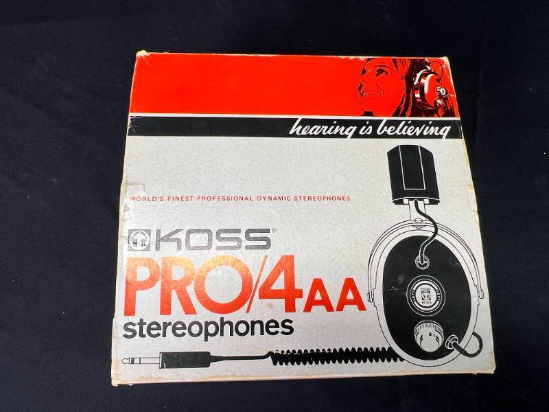 lot 1607 image: Koss Pro-4AA (Rock machine)