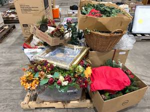 lot 2111 image: Pallet of Faux Decor