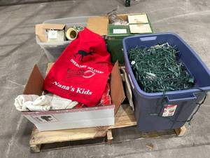 lot 2114 image: Christmas Decor Pallet
