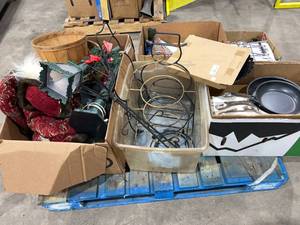 lot 2115 image: Housewares Pallet