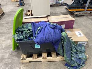 lot 2129 image: Fans & Linens