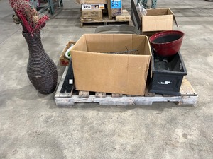 lot 2139 image: Planters, Decor