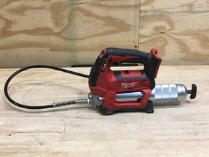 lot 29 image: MILWAUKEE M18 18V Lithium-Ion Cordless Grease Gun 2-Speed (Tool-Only)